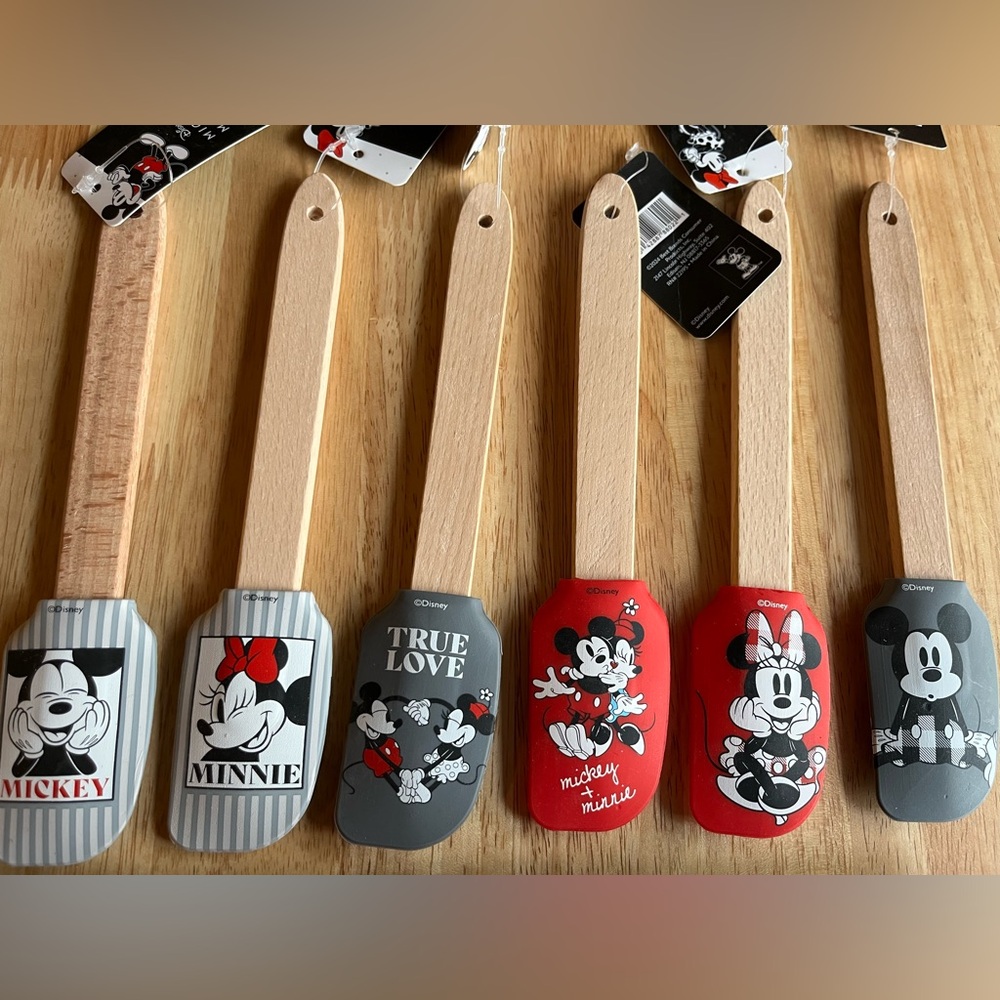 Disney Mickey and Minnie Mouse Kitchen Set - Picture 2 of 6